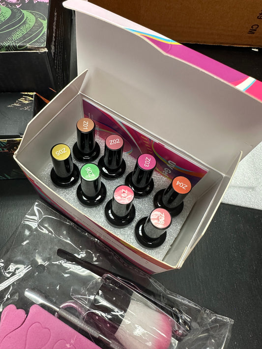 💅 带 UV LED 灯的凝胶指甲油套装 – 美丽指甲的完整套装!