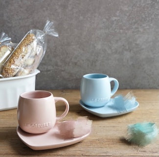 Le Creuset 优雅马卡龙咖啡杯套装 (2 件套:杯子 + 心形碟子)