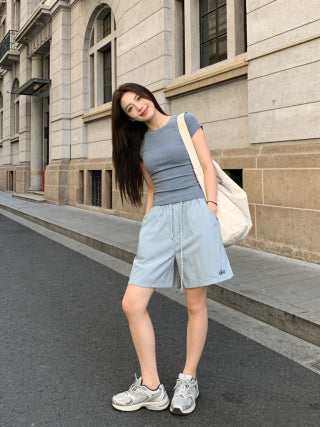 Alo shorts white outfit