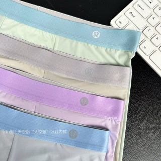 Gusset interior close-up - precise stitching, premium quality