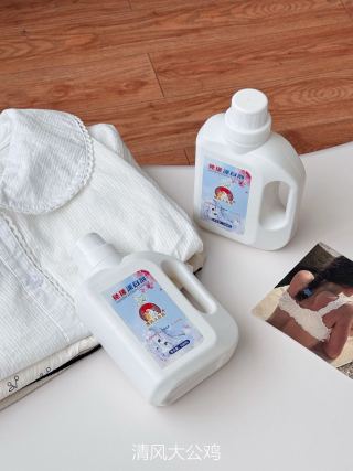 Hand wash basin demo - active oxygen bubbles releasing in water, stains dissolving without scrubbing