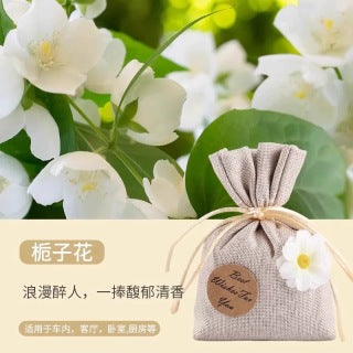 Odor elimination - sachet bag held in hand showing 800-day fragrance duration claim
